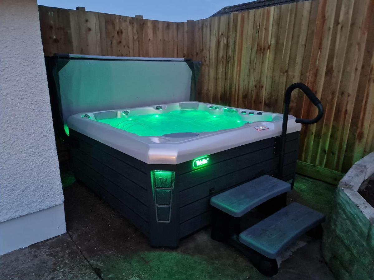 Luxury Property With Hot Tub And Sea Views Oystermouth Экстерьер фото